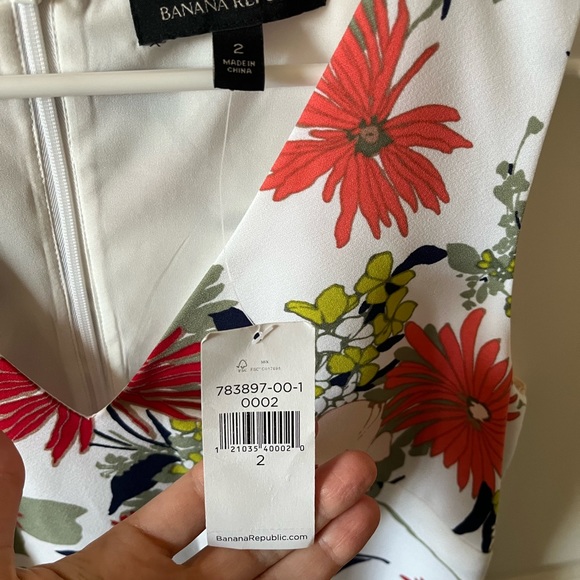 NWT FLORAL V NECK SHEATH DRESS FROM BR - Picture 3 of 4